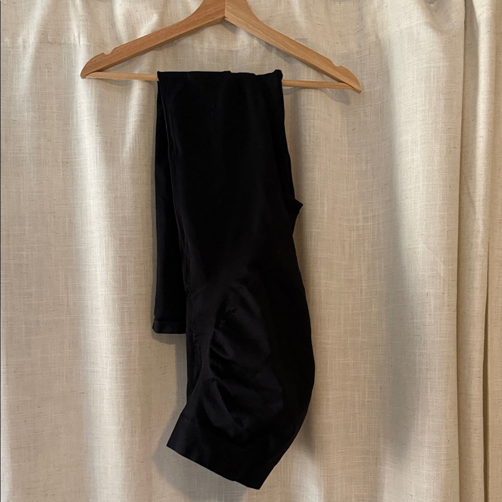 Blanqi Black maternity Leggings- size large